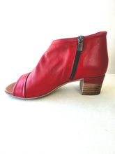 Load image into Gallery viewer, GWEN red leather
