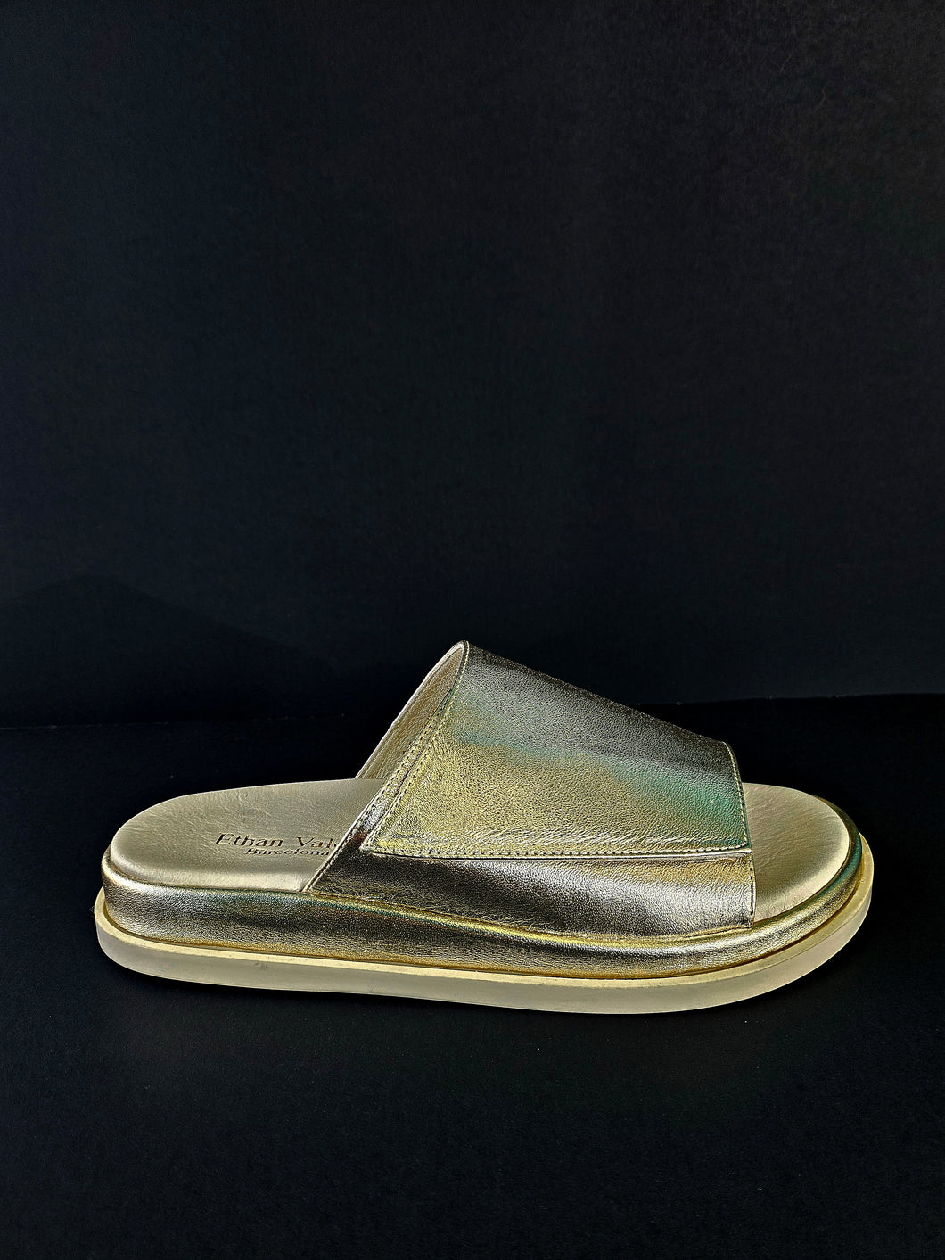 HAMPTONS GOLD LEATHER
