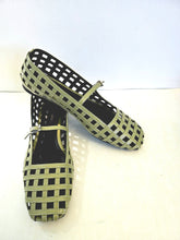 Load image into Gallery viewer, NEPENTHE maryjane OLIVE PATENT leather

