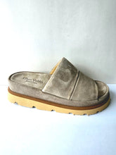 Load image into Gallery viewer, WAIKIKI TAUPE SUEDE
