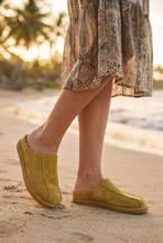 Load image into Gallery viewer, Nantucket Clog Tan Suede
